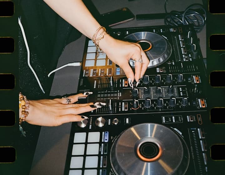 DJs